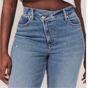 Abercrombie & Fitch curve love ultra high rise 90’s straight jeans